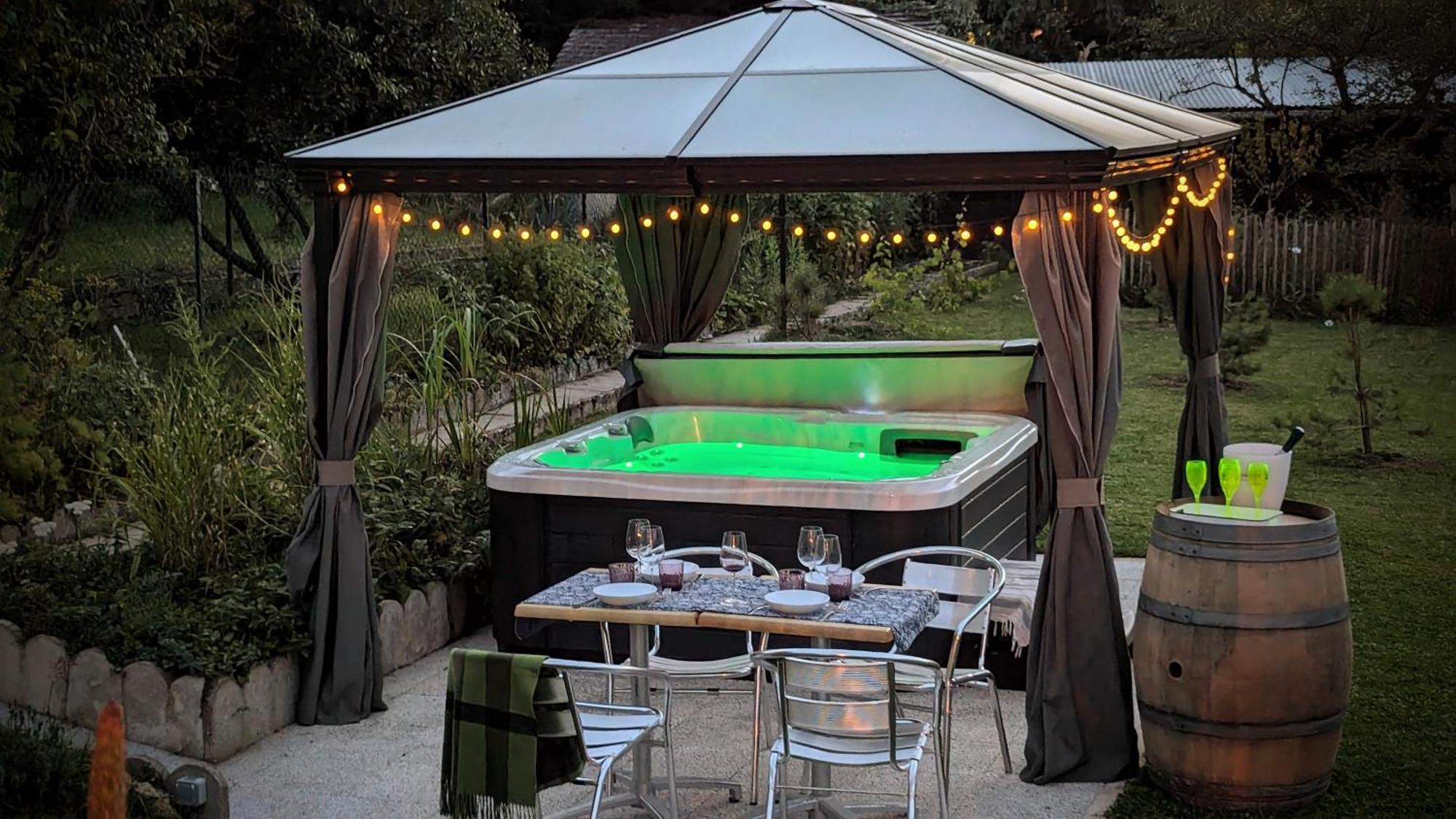 Hébergement de vacances Le Cemarose: Spa, Jardin, Terrasse Et Jolie Vue Au Coeur D'epernay Épernay